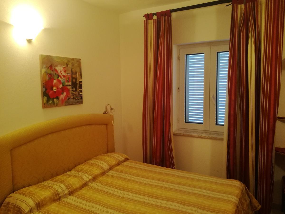 Villa Adele Ponza Exteriör bild